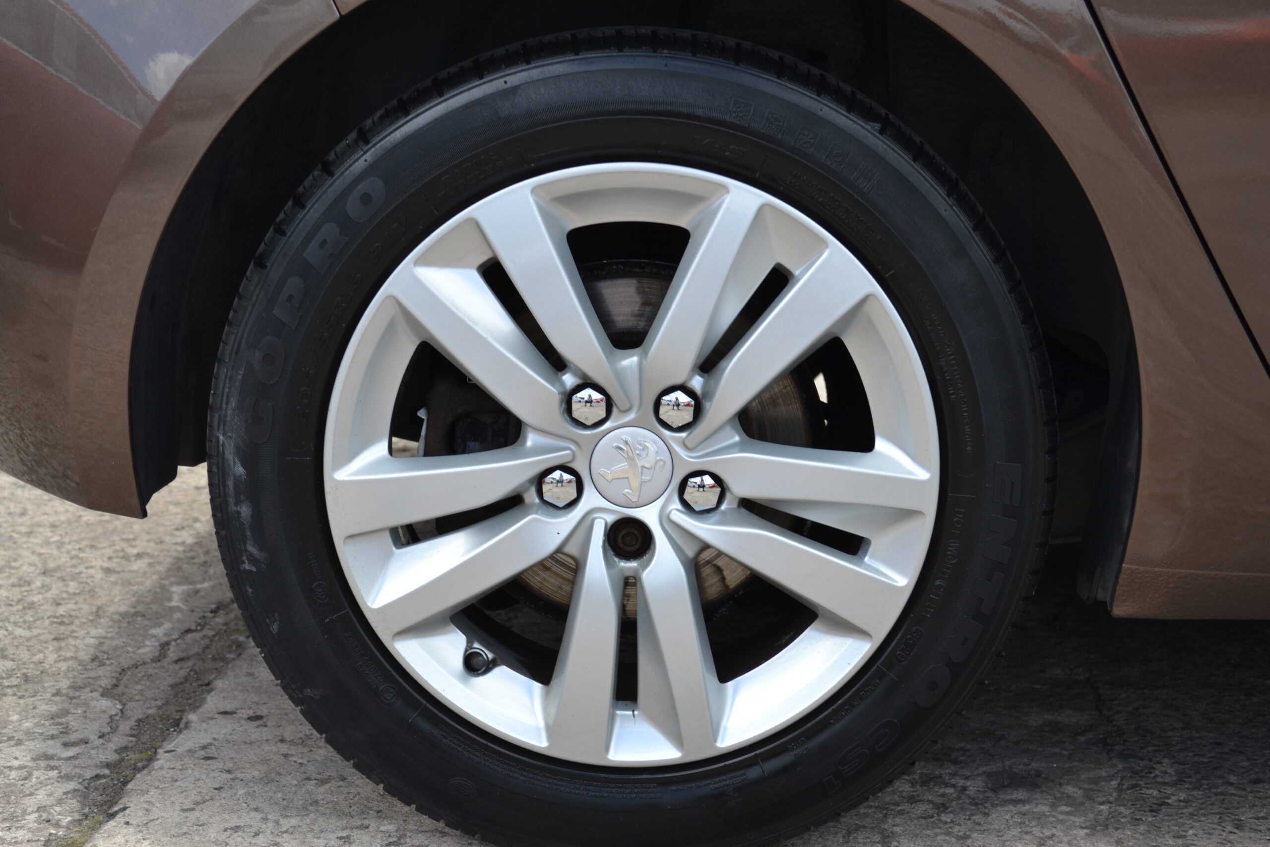 PEUGEOT 308 1.6 HDi 92 Active 5dr - Image 9