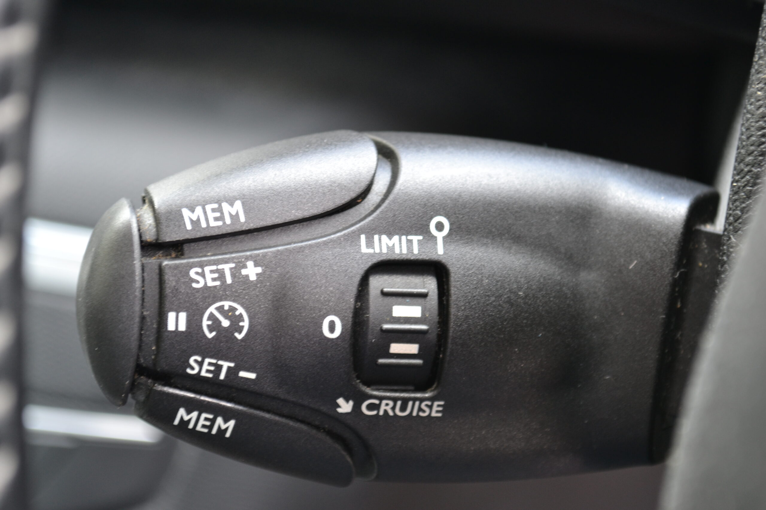 PEUGEOT 308 1.6 HDi 92 Active 5dr - Image 15